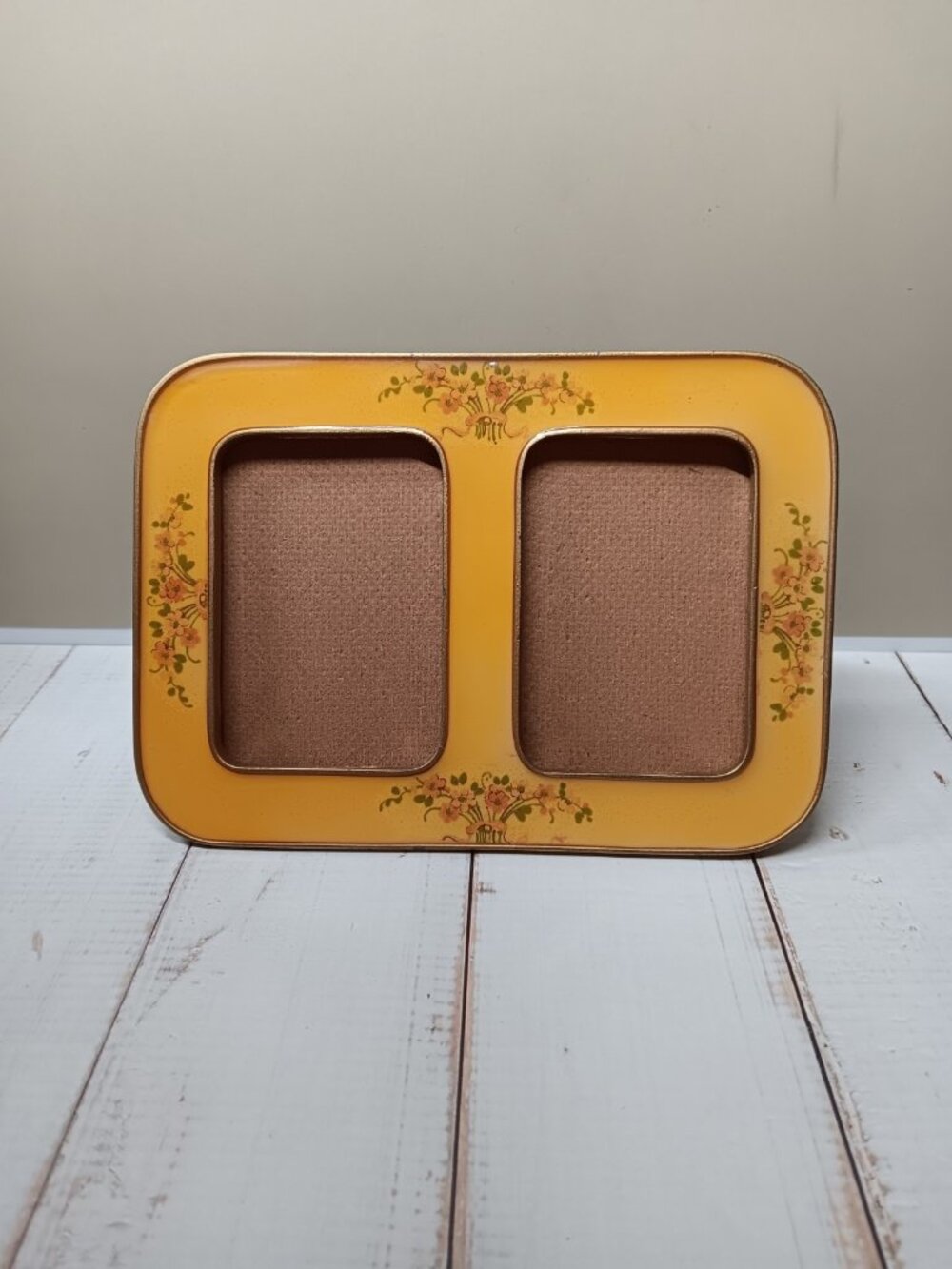 Vintage Bucklers Fifth Ave vintage Yellow Enamel 2 opening picture frame